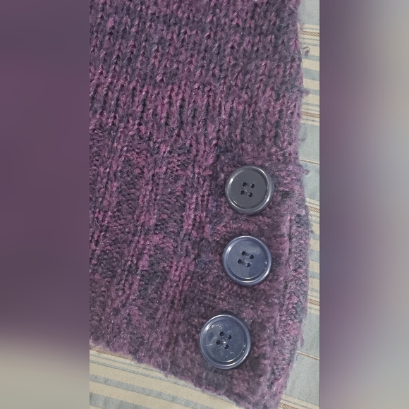 Purple and pink short sleeved sweater with belt. - Picture 3 of 11